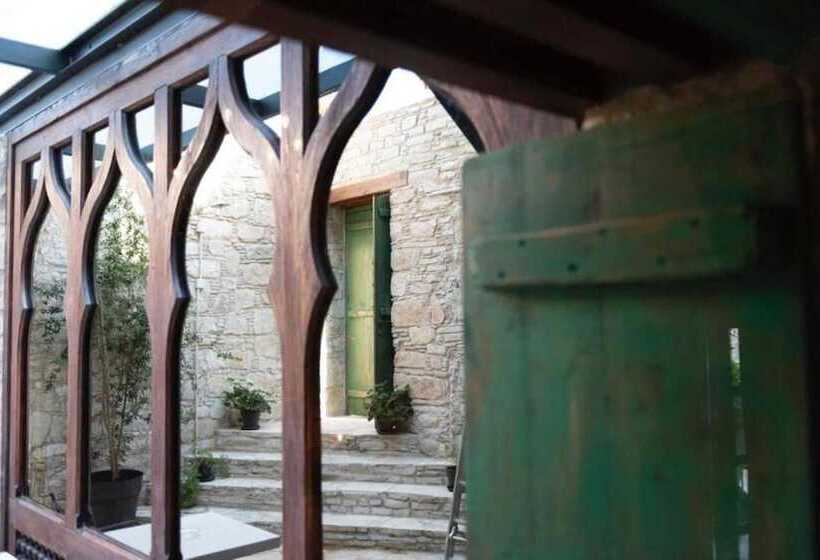 בית מלון כפרי Oinou Strata   Adults Only