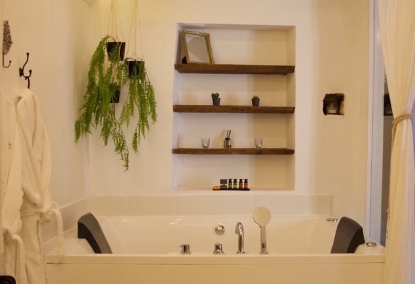 בית מלון כפרי Oinou Strata   Adults Only