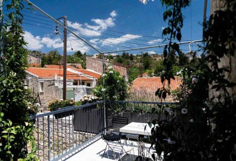 בית מלון כפרי Oinou Strata   Adults Only