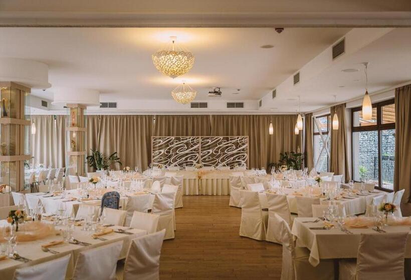 Hotel Slamený Dom & Spa