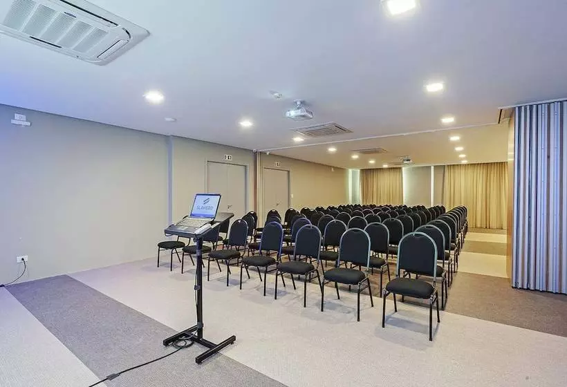 ホテル Slaviero Curitiba Aeroporto