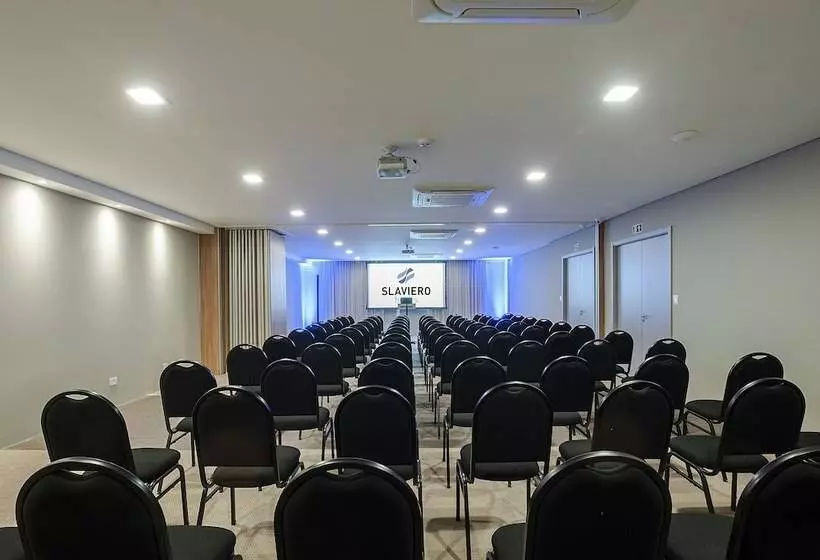ホテル Slaviero Curitiba Aeroporto