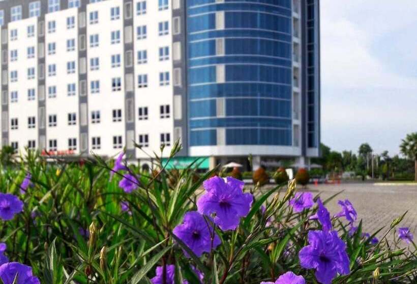 Wing Hotel Kualanamu Airport