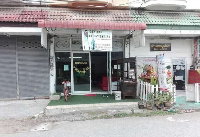 Gondor Guesthouse   Hostel