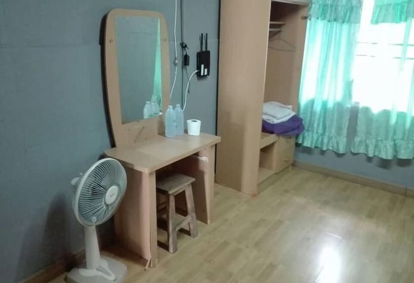 Gondor Guesthouse   Hostel