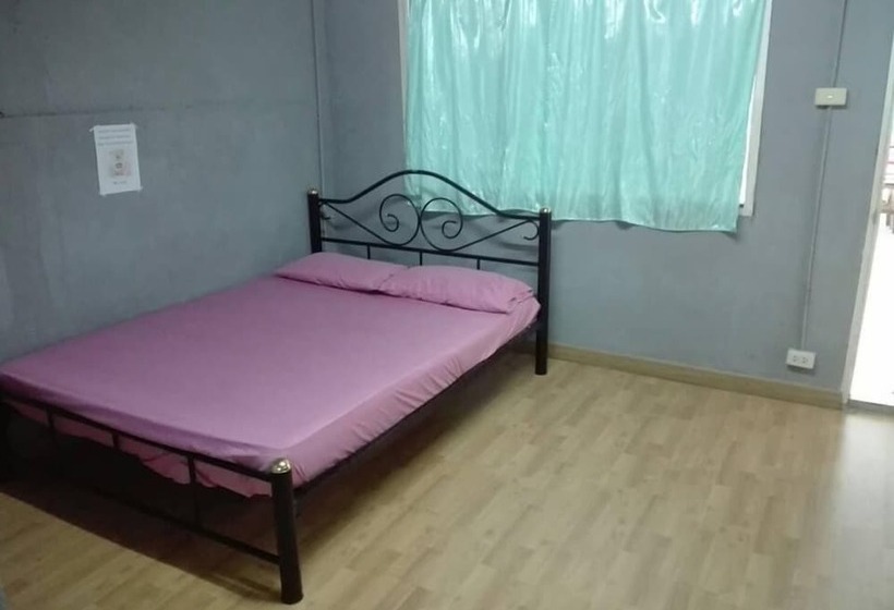 Gondor Guesthouse   Hostel