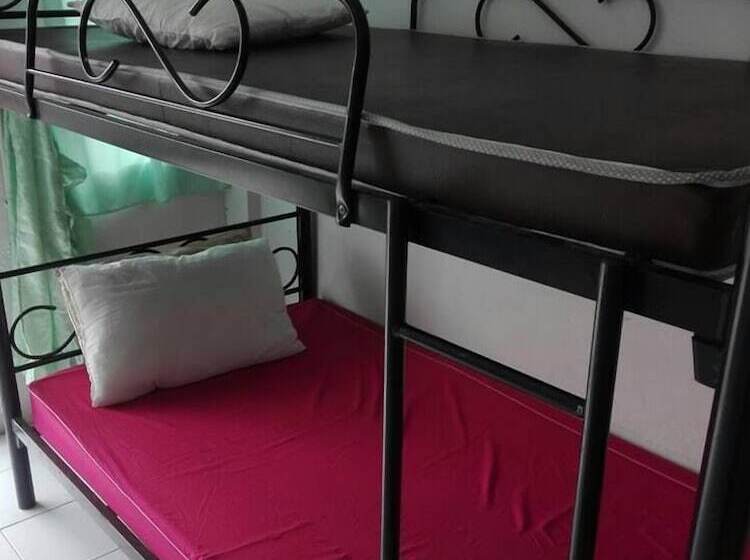 Gondor Guesthouse   Hostel