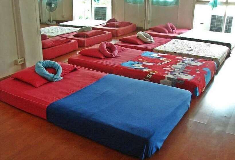 Gondor Guesthouse   Hostel