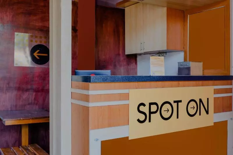 ホテル Spot On 1759 Family Residence