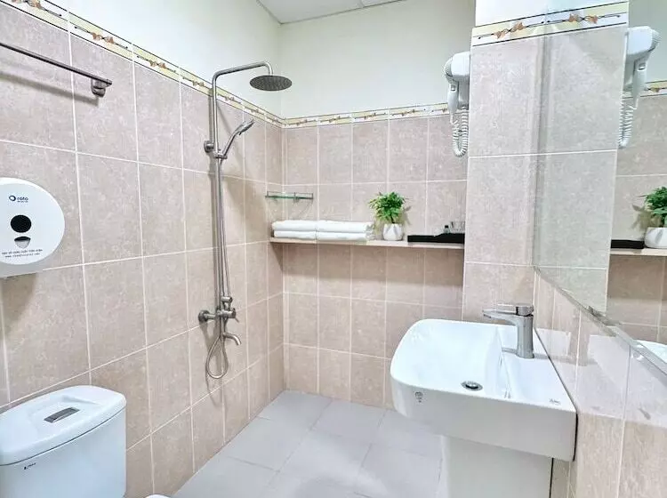 Cozy Hotel   140 Cong Quynh