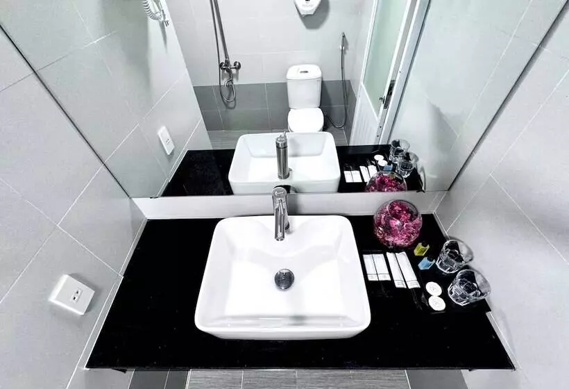 Cozy Hotel   140 Cong Quynh