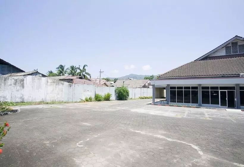 Hotelli Reddoorz Plus Near Pelabuhan Bitung