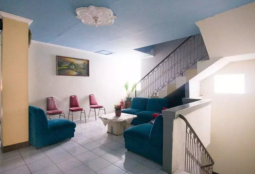 Hotelli Reddoorz Plus Near Pelabuhan Bitung