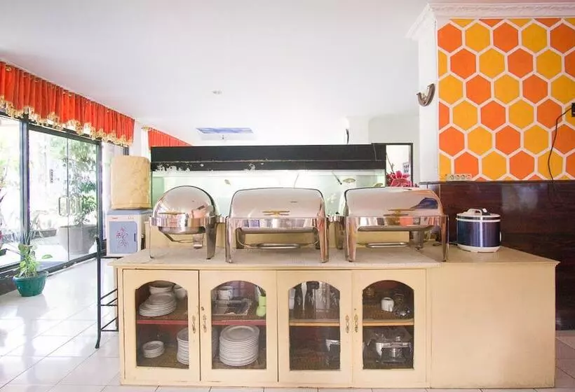 Hotelli Reddoorz Plus Near Pelabuhan Bitung