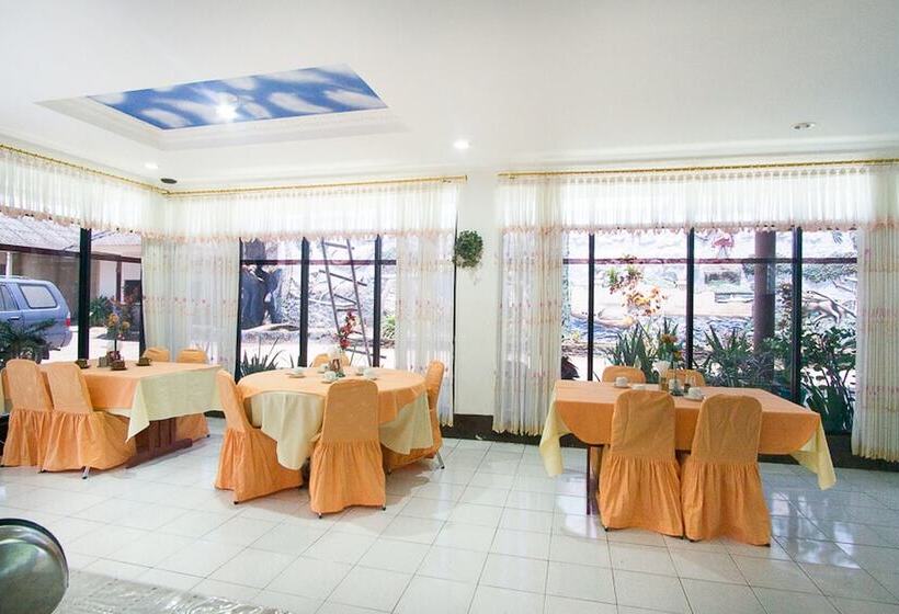 호텔 Reddoorz Plus Near Pelabuhan Bitung