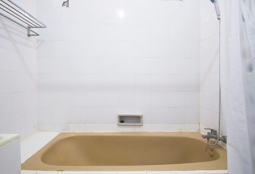 호텔 Reddoorz Plus Near Pelabuhan Bitung