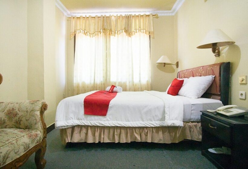 호텔 Reddoorz Plus Near Pelabuhan Bitung