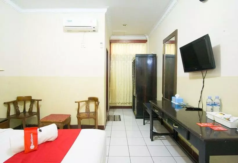 Hotelli Reddoorz Plus Near Pelabuhan Bitung