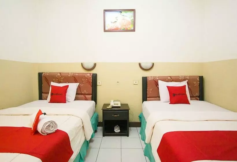 Hotelli Reddoorz Plus Near Pelabuhan Bitung