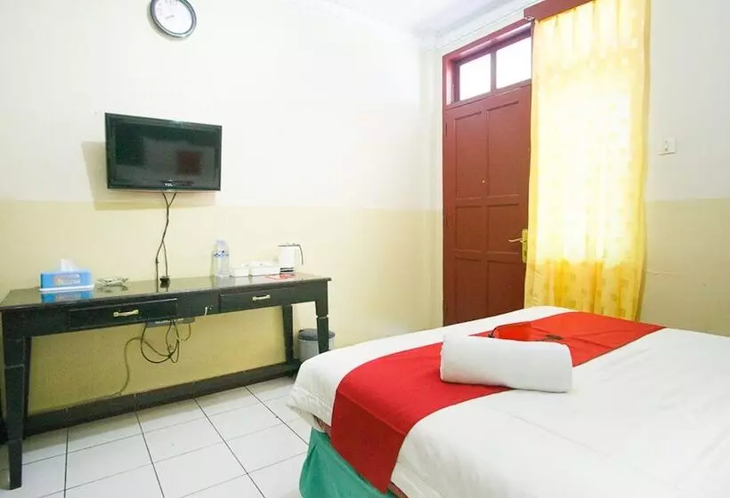 Hotelli Reddoorz Plus Near Pelabuhan Bitung