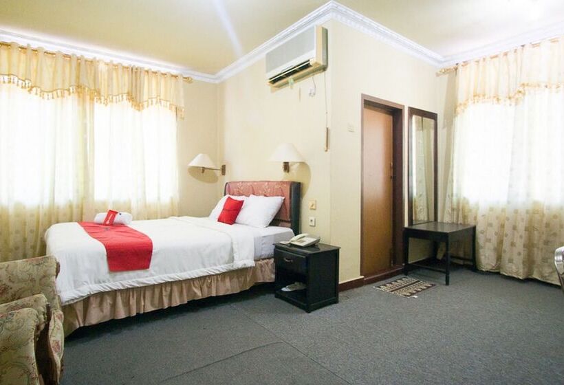 호텔 Reddoorz Plus Near Pelabuhan Bitung