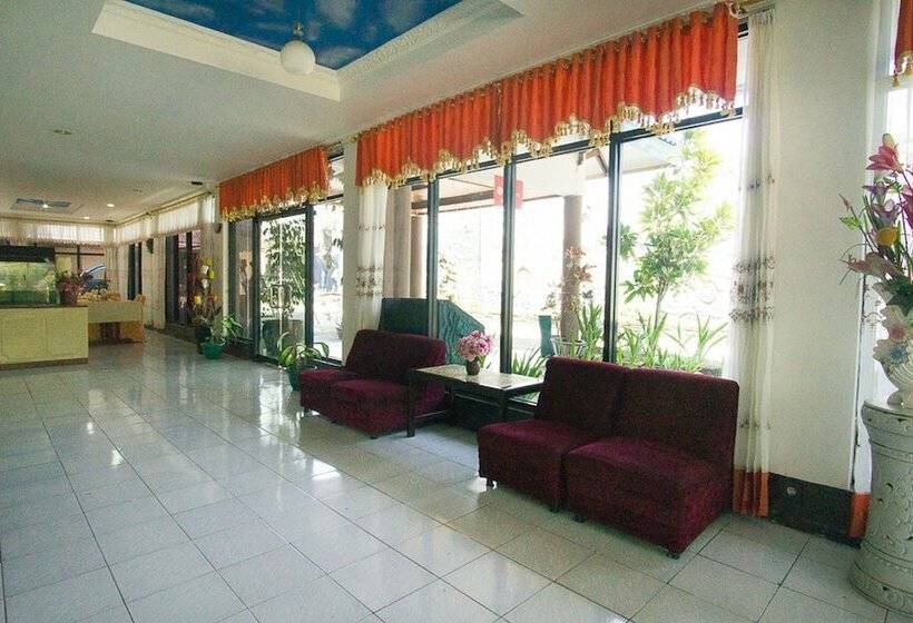 호텔 Reddoorz Plus Near Pelabuhan Bitung