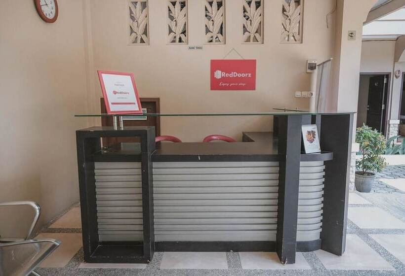 펜션 Reddoorz Syariah Near Jamtos Jambi 2