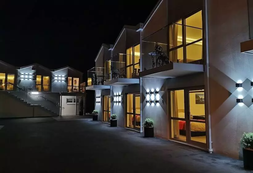 V Motel
