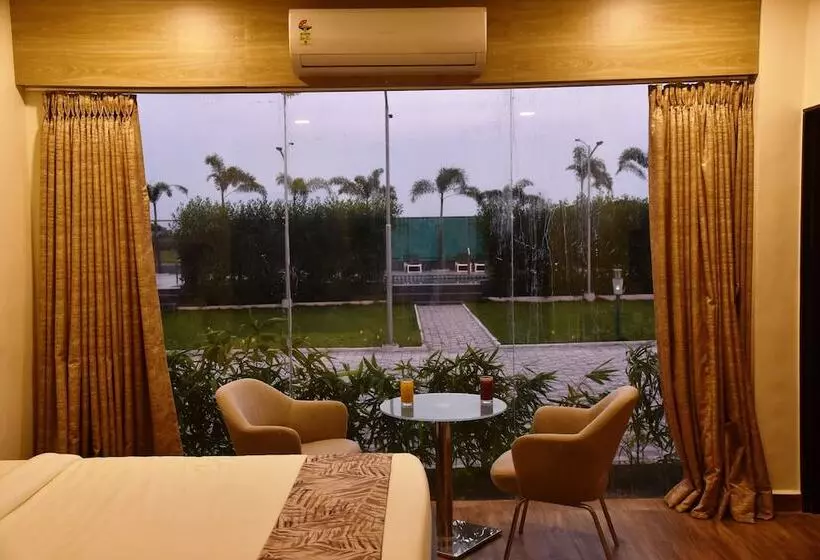 Carina Retreat Resort