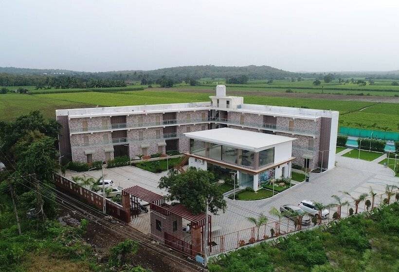 Carina Retreat Resort