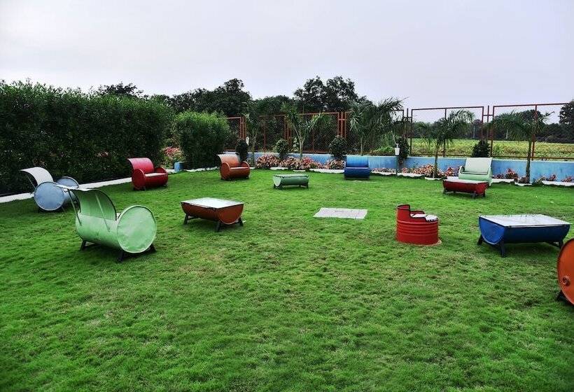 Carina Retreat Resort