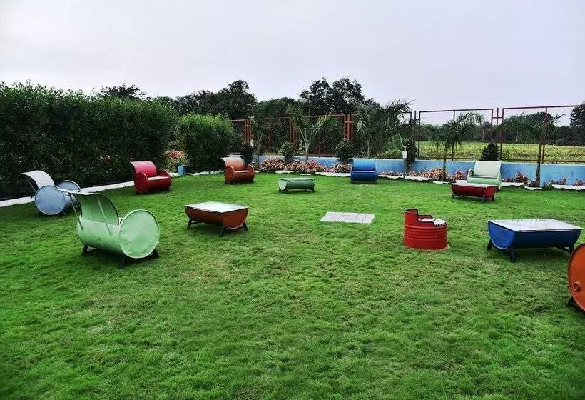 Carina Retreat Resort