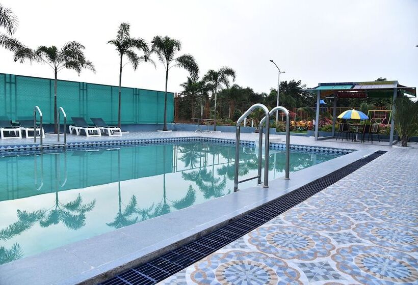 Carina Retreat Resort