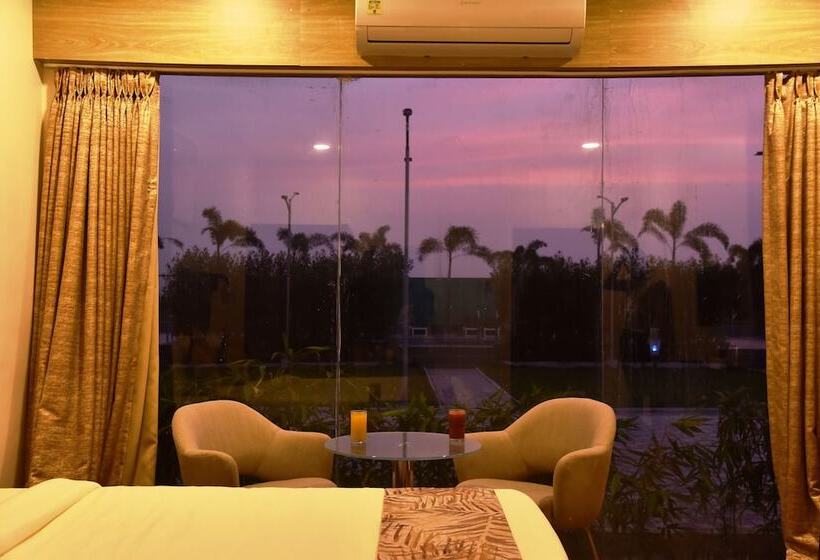 Carina Retreat Resort