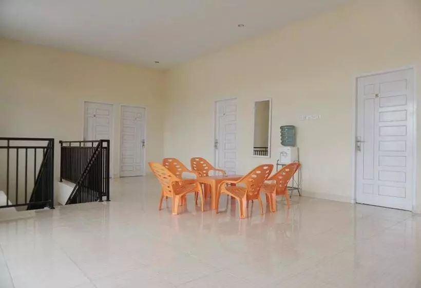 ホテル Oyo 1394 Rumaisa Residence