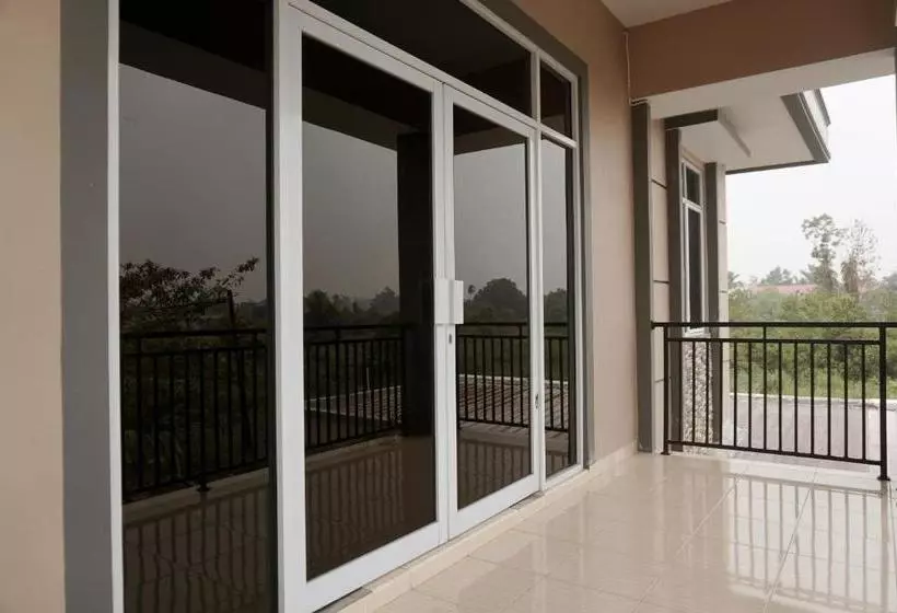 ホテル Oyo 1394 Rumaisa Residence