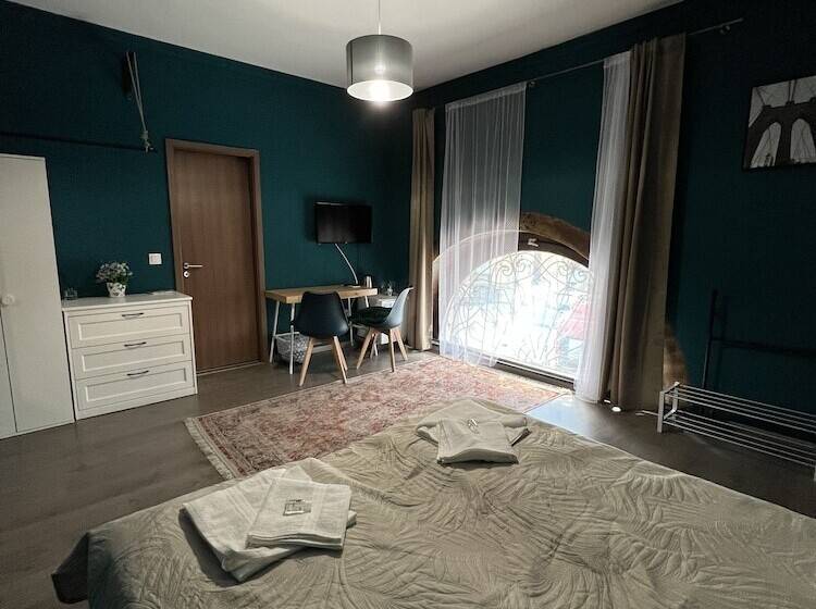 פנסיון Lanskyrooms