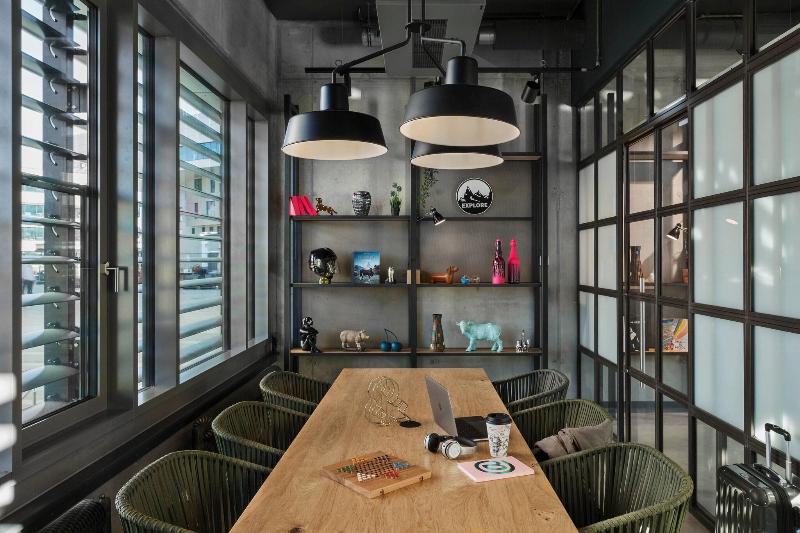 Отель Moxy Munich Ostbahnhof