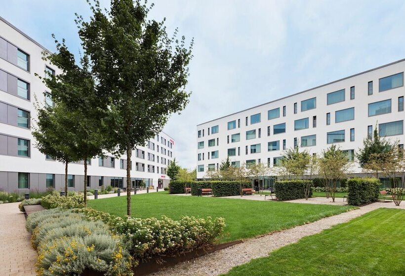 Отель Moxy Munich Ostbahnhof