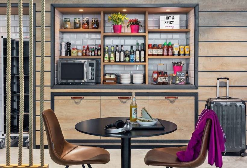 Отель Moxy Munich Ostbahnhof