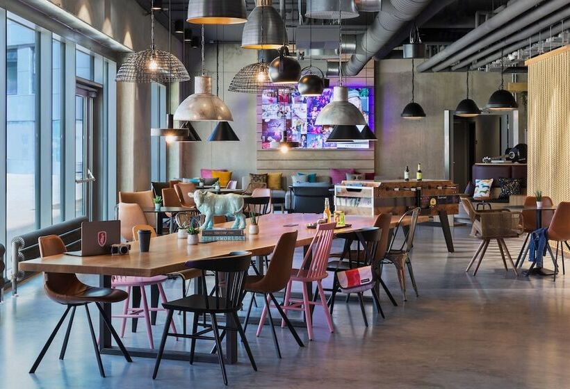 Отель Moxy Munich Ostbahnhof