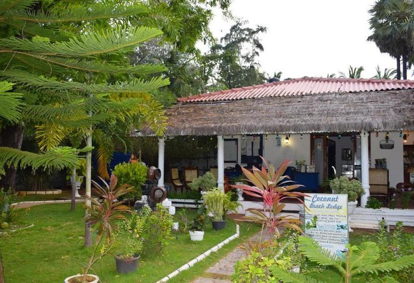 فندق Coconut Beach Lodge