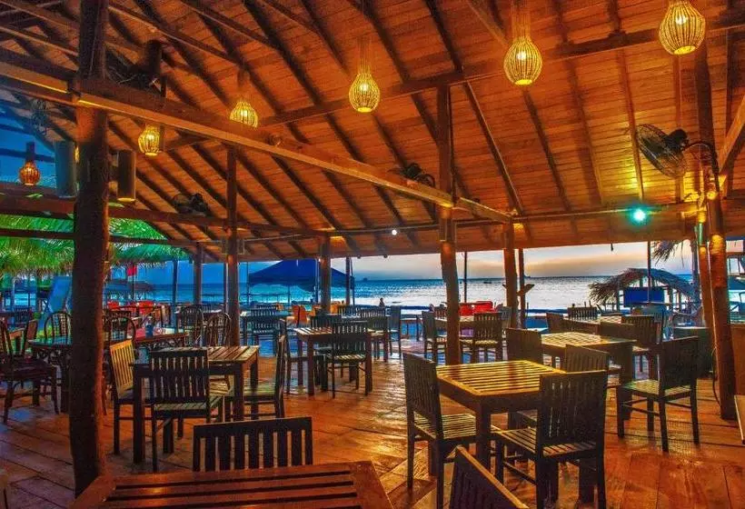 هتل Coconut Beach Lodge