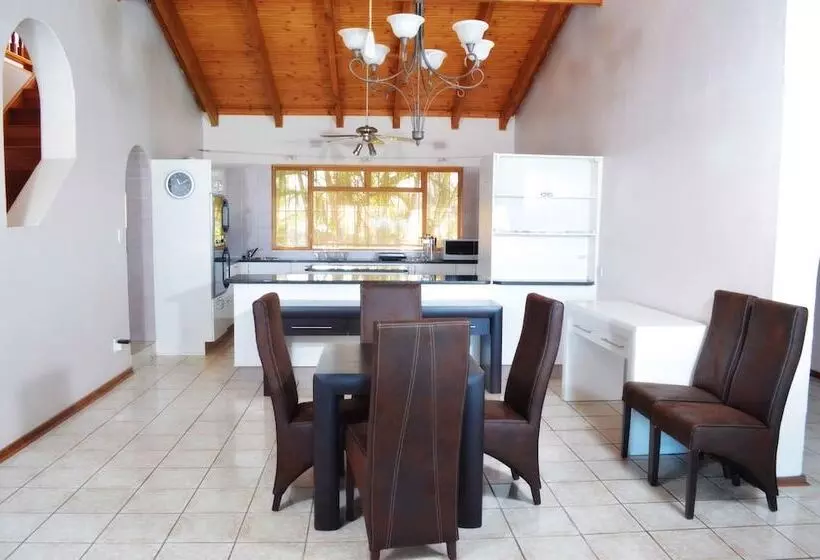 پانسیون Empoza Seaview Guesthouse