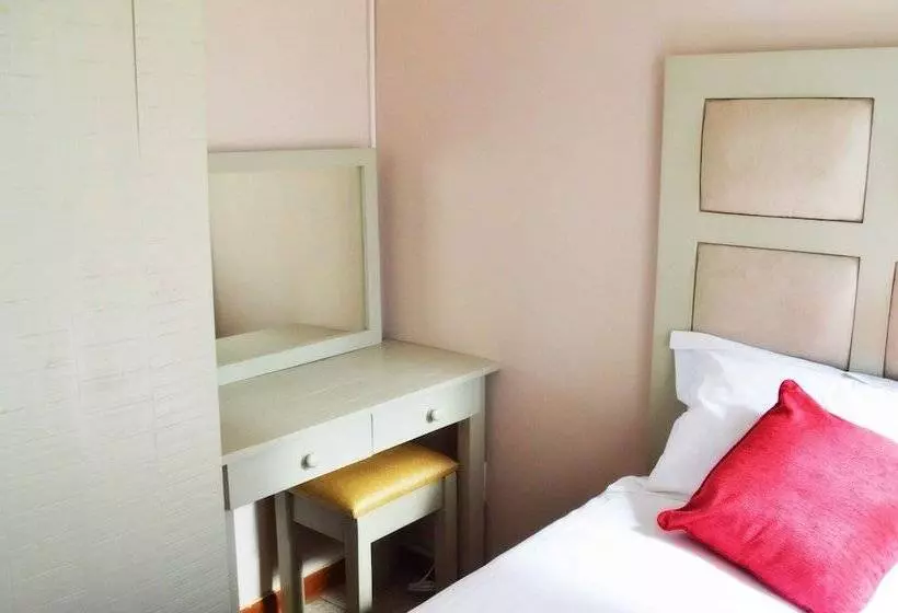 پانسیون Empoza Seaview Guesthouse