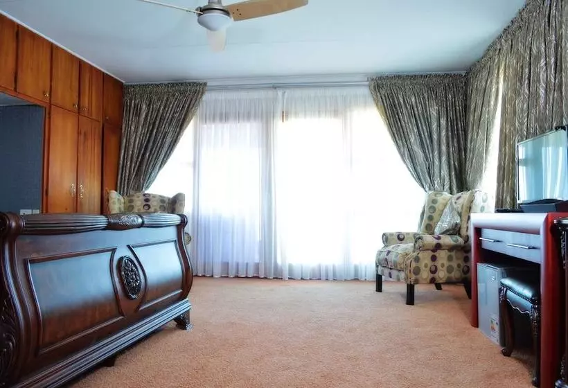 پانسیون Empoza Seaview Guesthouse