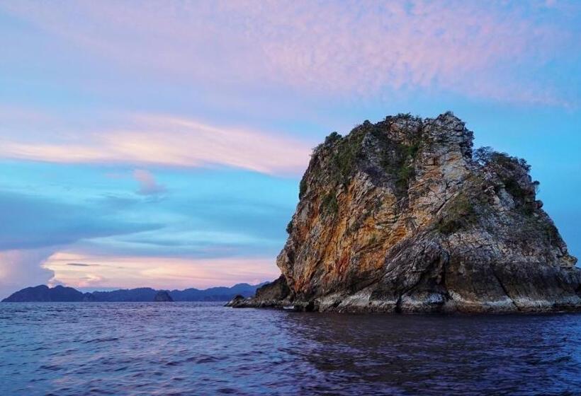 Victoria Cliff Resort Nyaung Oo Phee Island