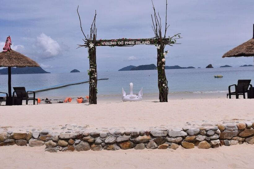 Victoria Cliff Resort Nyaung Oo Phee Island