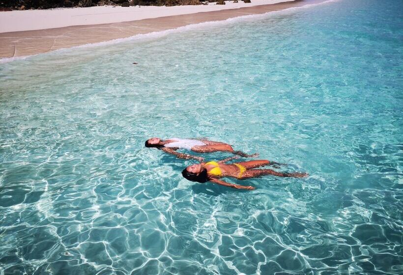 Victoria Cliff Resort Nyaung Oo Phee Island