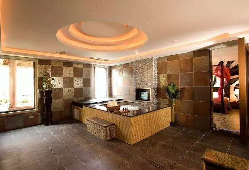 Chateau Motel & Spa
